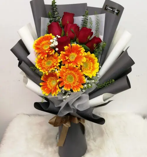 Roses And Daisy Bouquet. Blooming Florist. Realible Florist