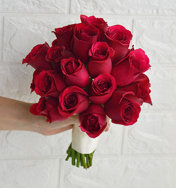 25 Classic red roses bridal bouquet - Blooming Florist