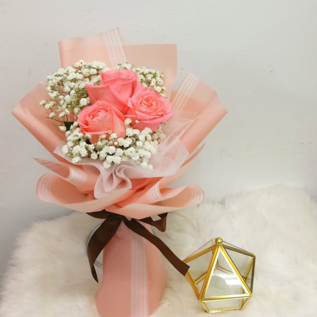 HB0304 Small Roses Bouquet - Blooming