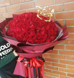 roses hand bouquet