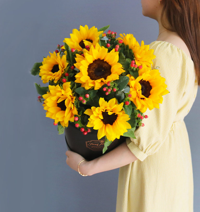 Sunflower box arrangement . Florist Petaling Jaya. same day delivery