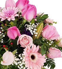 vase arrangement with bouquet