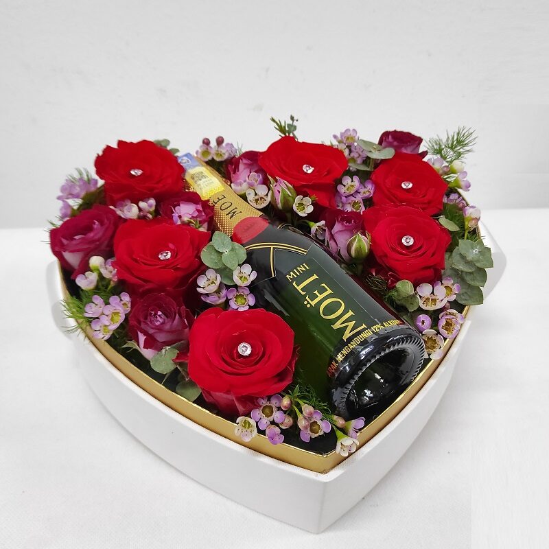 roses heartshape box with mini moet