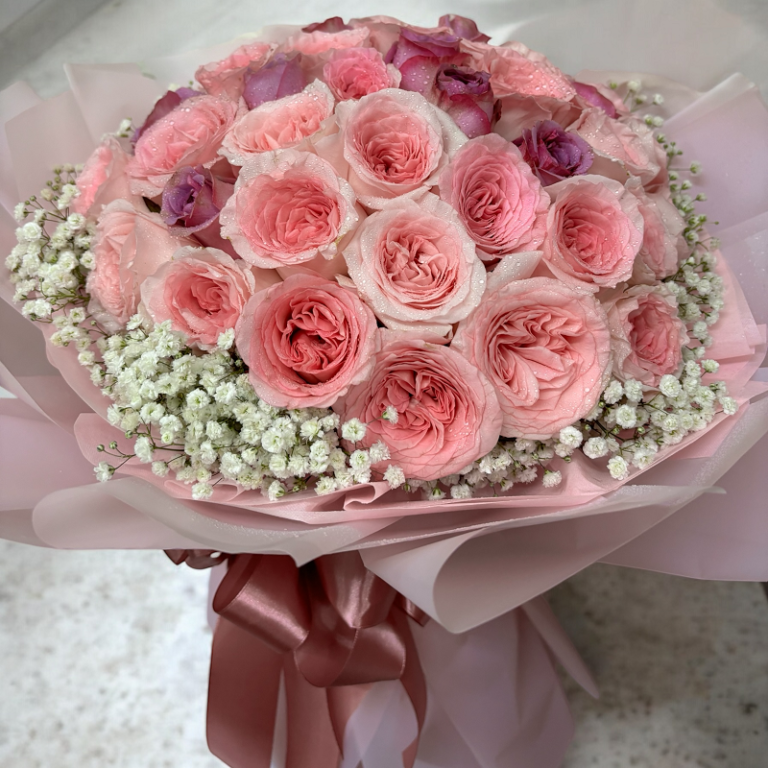 30 pink roses in a hand bouquet - Blooming