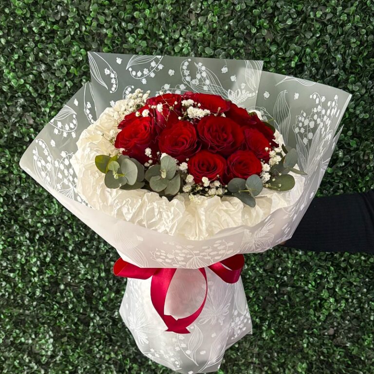 Classic red roses with baby breath hand bouquet - Blooming